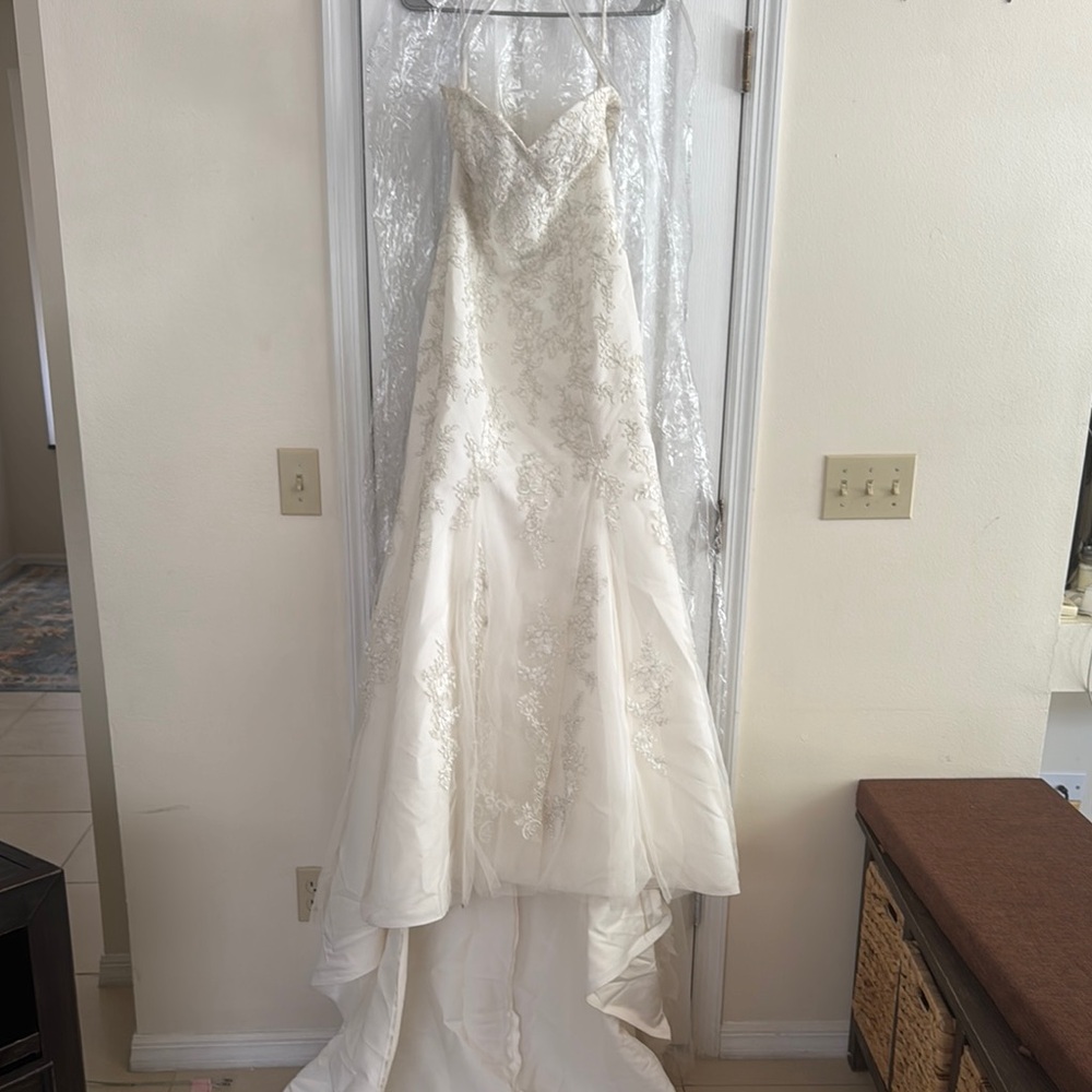 Elegant White Lace Wedding Dress